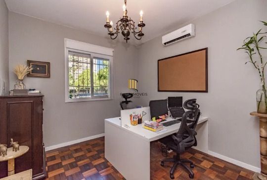 Casa 4 dormitórios no bairro Petrópolis