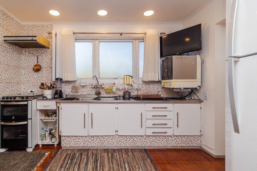 Apartamento para Venda - 138m², 3 dormitórios, sendo 1 suites, 1 vaga - Petrópolis