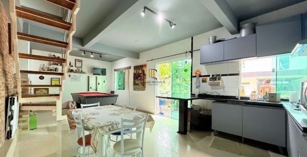 Sobrado no bairro Vila Ipiranga de 4 dormitórios e 4 vagas