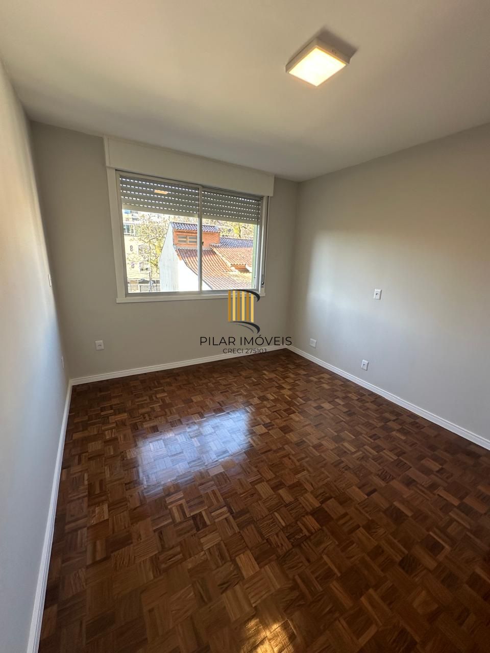 APTO COM 02 DORM. DEPENDENCIA EMP, TODO REFORMADO , SEMI-MOBILIADO, GARAGEM,  ELEVADOR