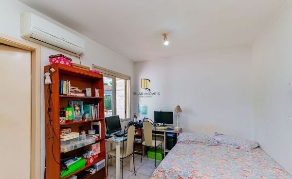 Casa sobrado em condomínio fechado na Vila Nova de 3 dormitórios e 2 vagas