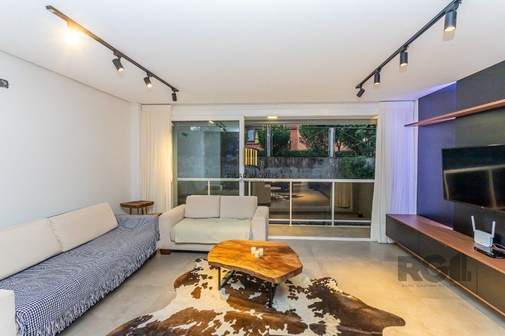 Apartamento DUPLEX no bairro Chácara das Pedras de 2 dormitórios e 2 vagas