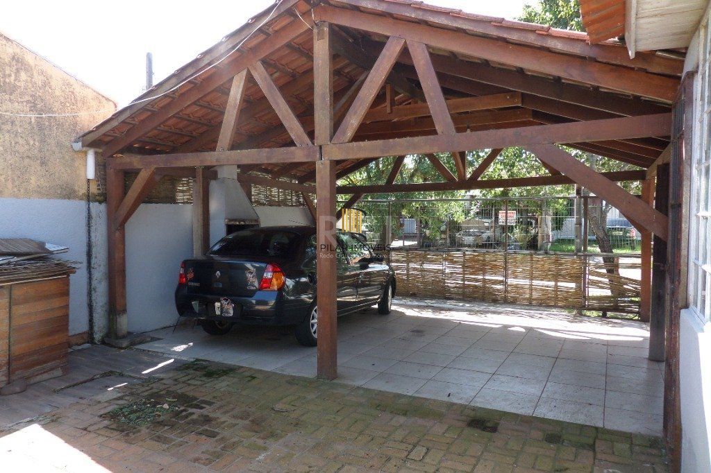 Casa na Hípica com 3 dormitórios e 2 vagas