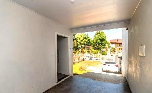 Casa no bairro Jardim Carvalho de 2 dormitórios e amplo pátio