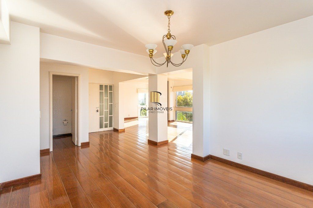 Apartamento no bairro Higienópolis com 190m² de 3 dormitórios e 2 vagas
