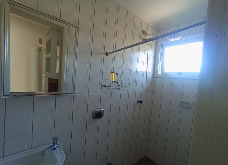 Apartamento no bairro Teresópolis de 2 dormitórios e vaga DESOCUPADO