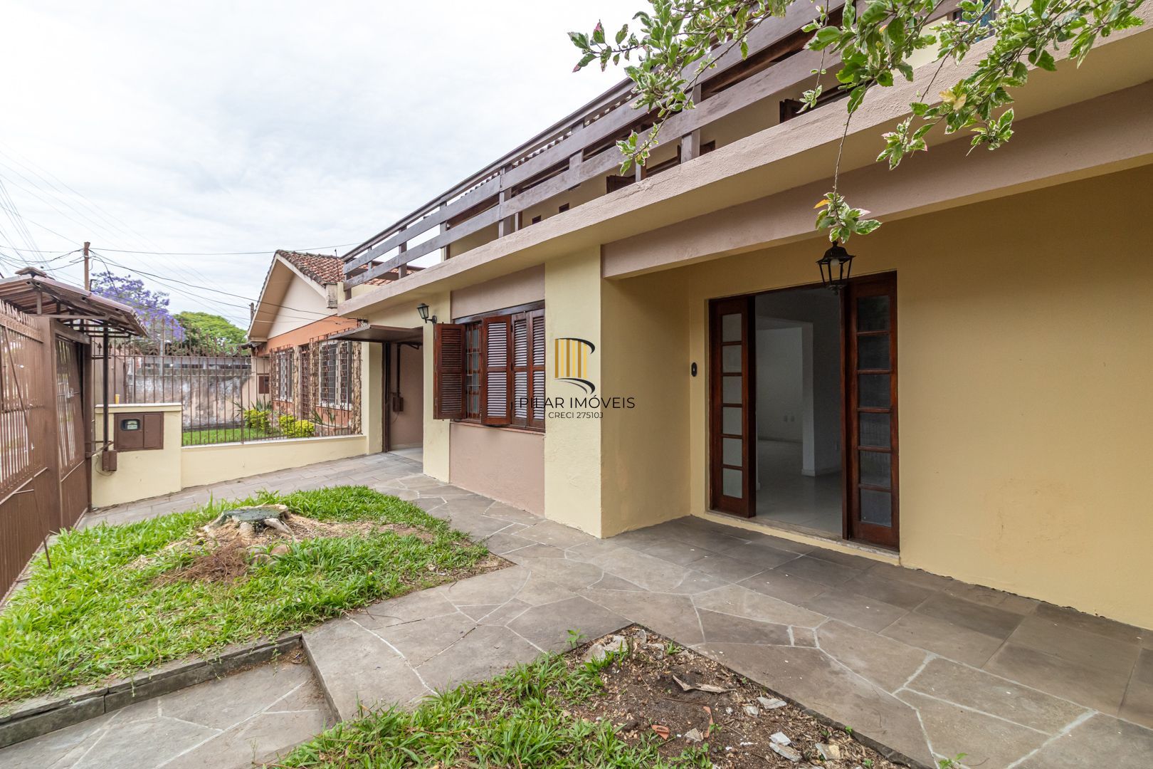 Casa no bairro Sarandi com 4 dormitórios e 4 vagas