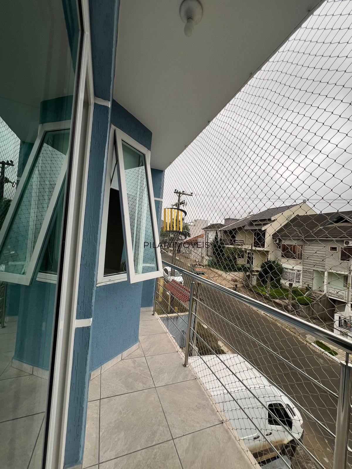 Casa sobrado em Gravatai de 3 dormitórios e 2 vagas