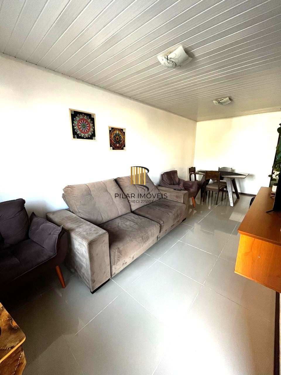 Casa térrea de 3 dormitórios e amplo pátio