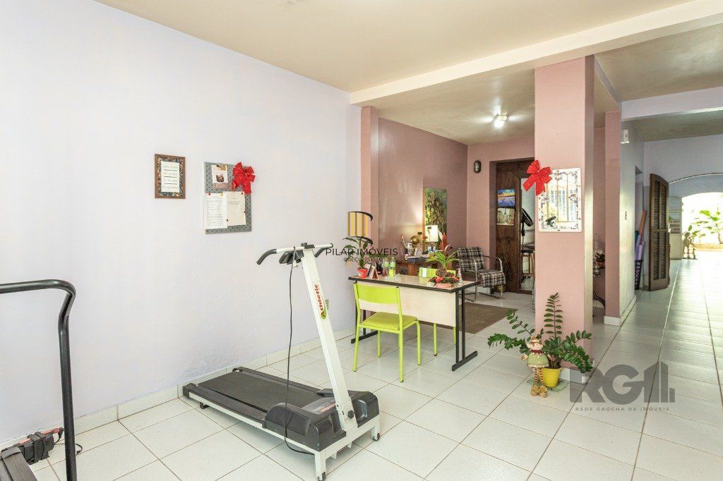 CASA COMERCIAL E RESIDENCIAL NO MIOLO DO BAIRRO SANTANA