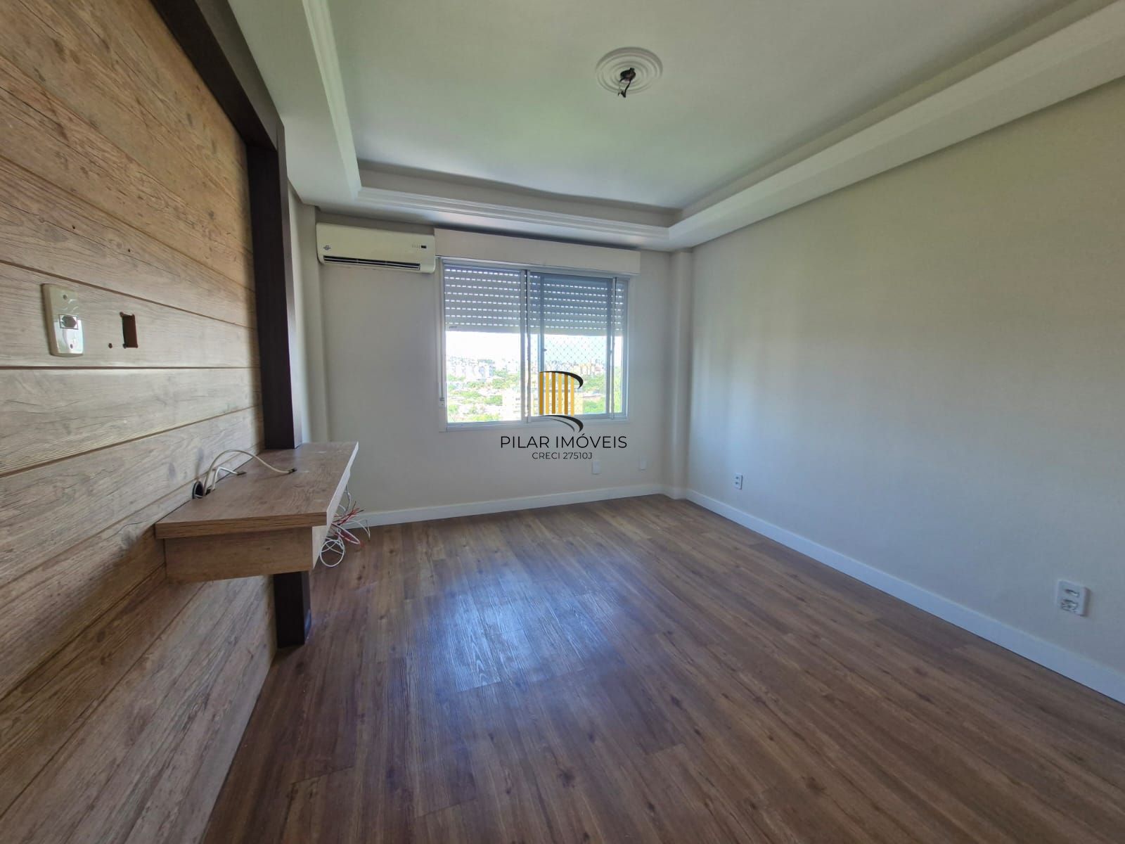 Apartamento no bairro Cristal de 2 dormitórios e vaga DESOCUPADO