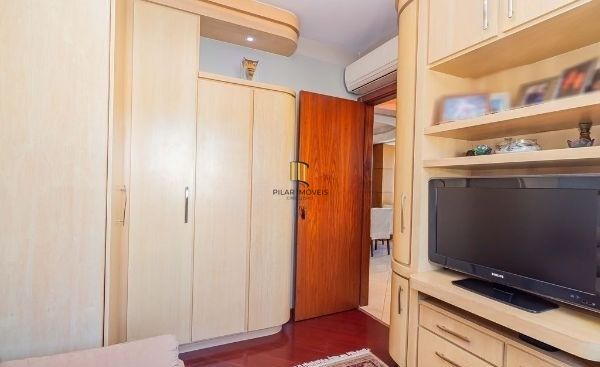 Apartamento no Menino Deus de 2 dormitórios e vaga