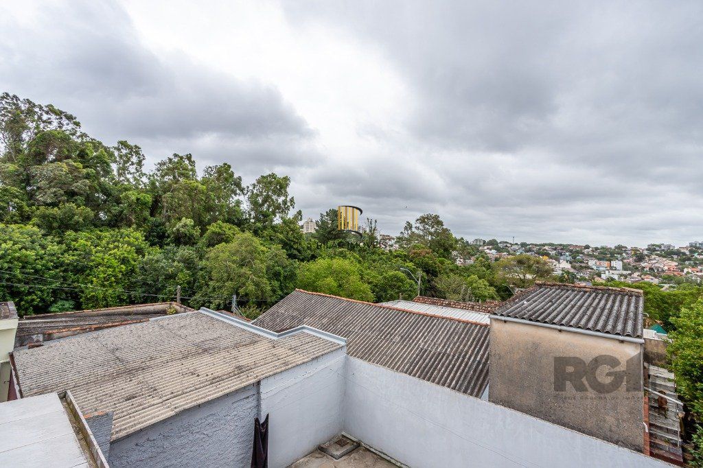 casa de 03 dorm, 02 banheiros , 03 vagas