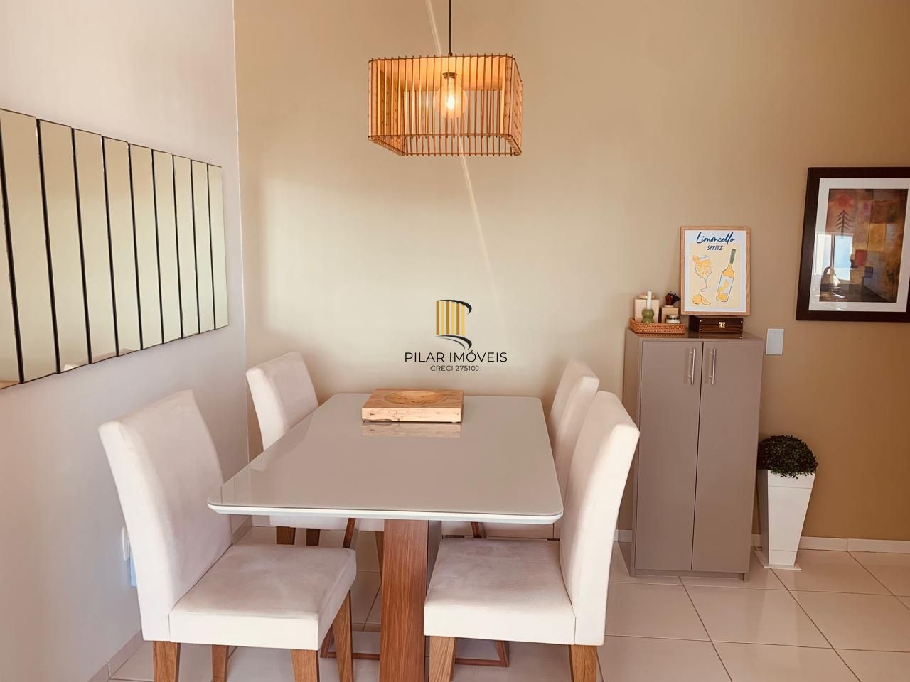 Apartamento no bairro Camaquã de 2 dormitórios vaga e infra