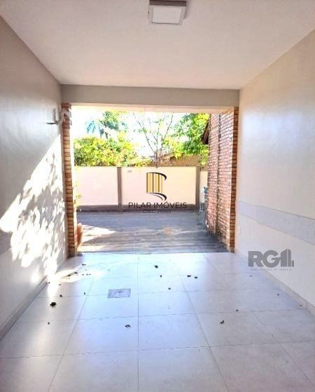 Casa em condomínio em Ipanema de 3 dormitórios e 2 vagas