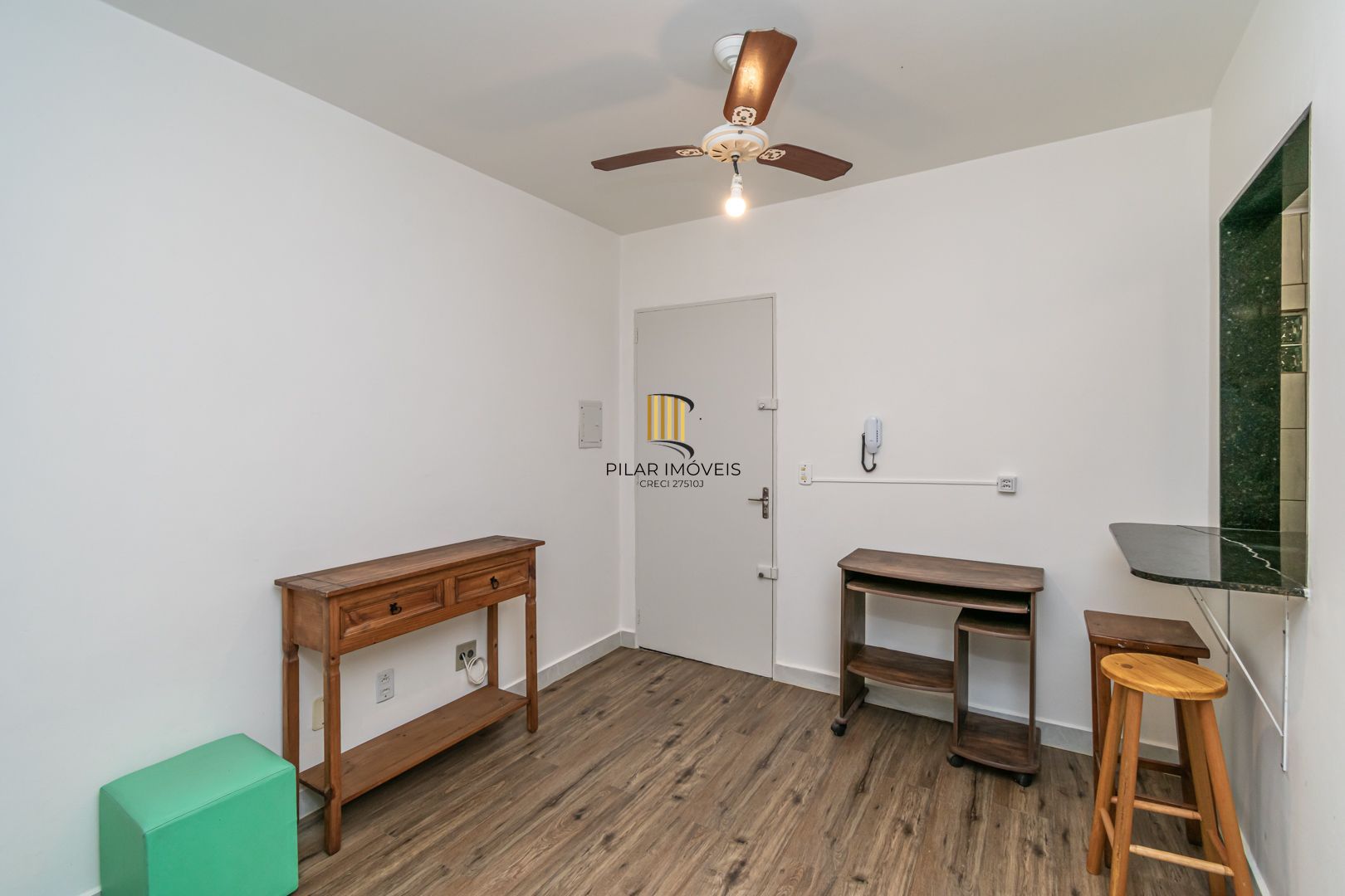 Ótimo apartamento c/1 dormitório no bairro Cidade Baixa, entrar e morar.