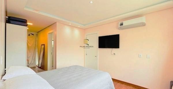 Sobrado no bairro Vila Ipiranga de 4 dormitórios e 4 vagas