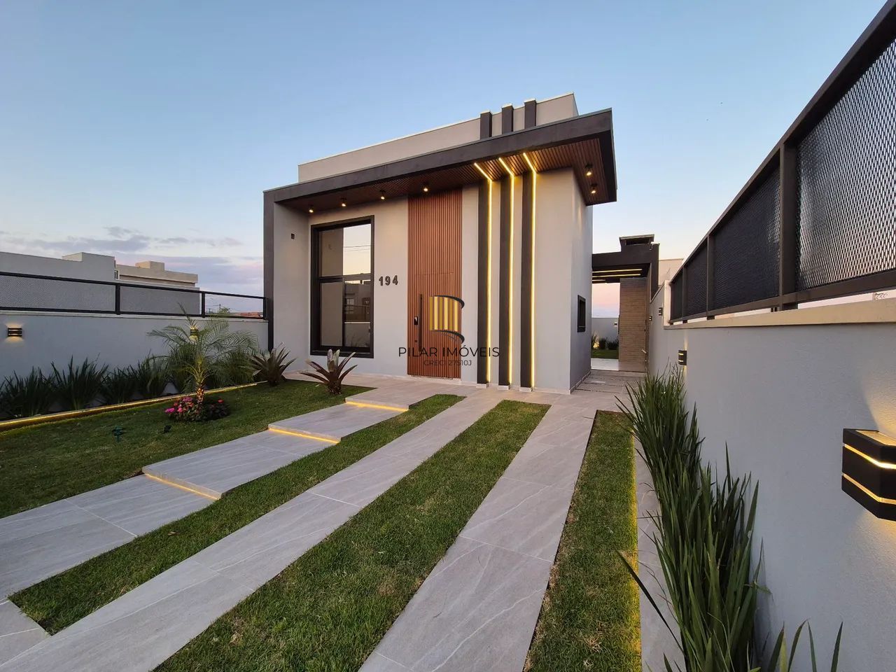 Casa 3 dormitórios no bairro Parque Ipiranga - Pilar Imóveis