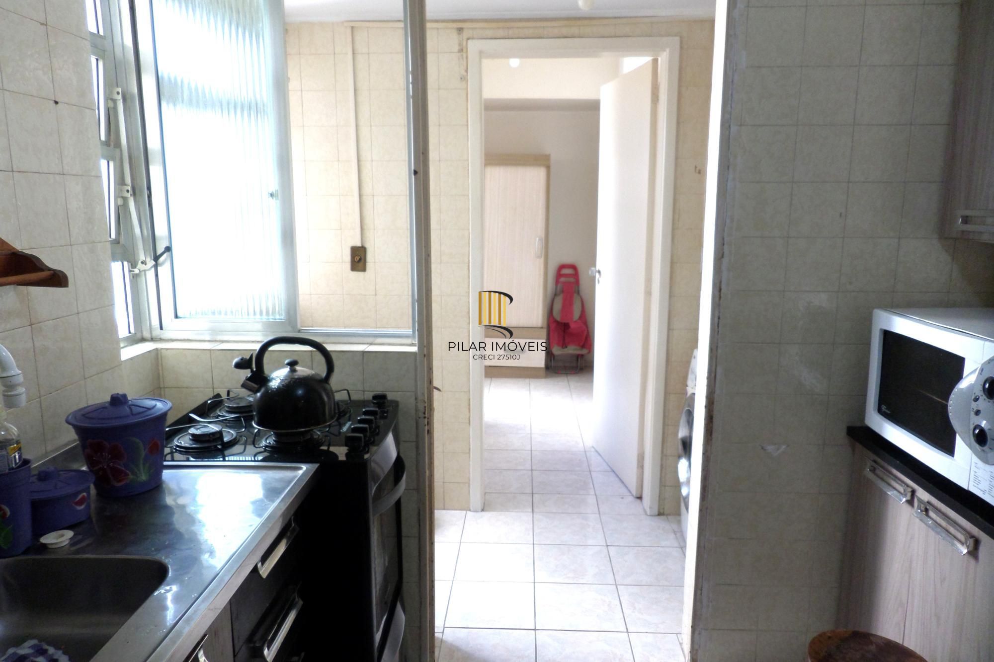 Apartamento no Centro de 2 dormitórios dependência DESOCUPADO