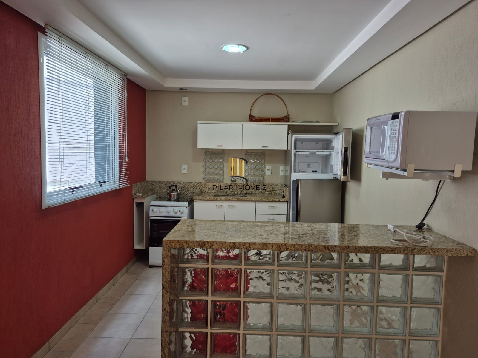 Apartamento no Centro de 2 dormitórios e 2 vagas DESOCUPADO