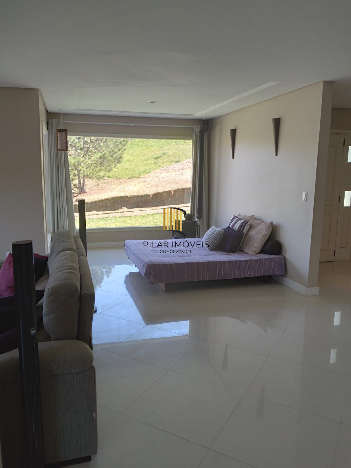 CASA COM 3 DORMIT
