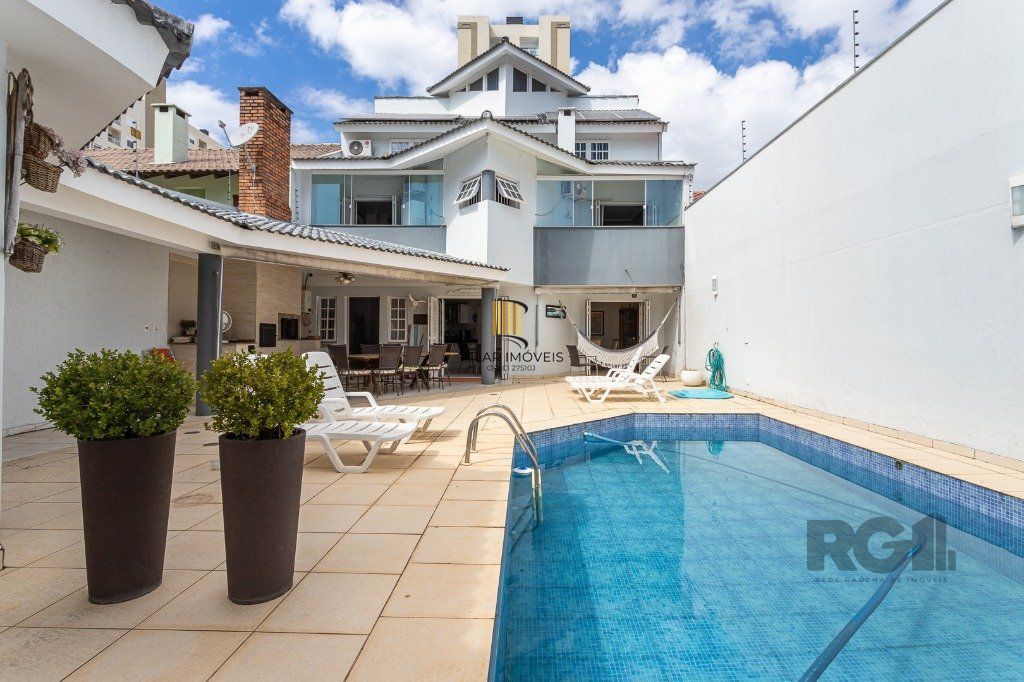 casa sobrado no Alto Petrópolis de 5 dormitórios e 3 vagas