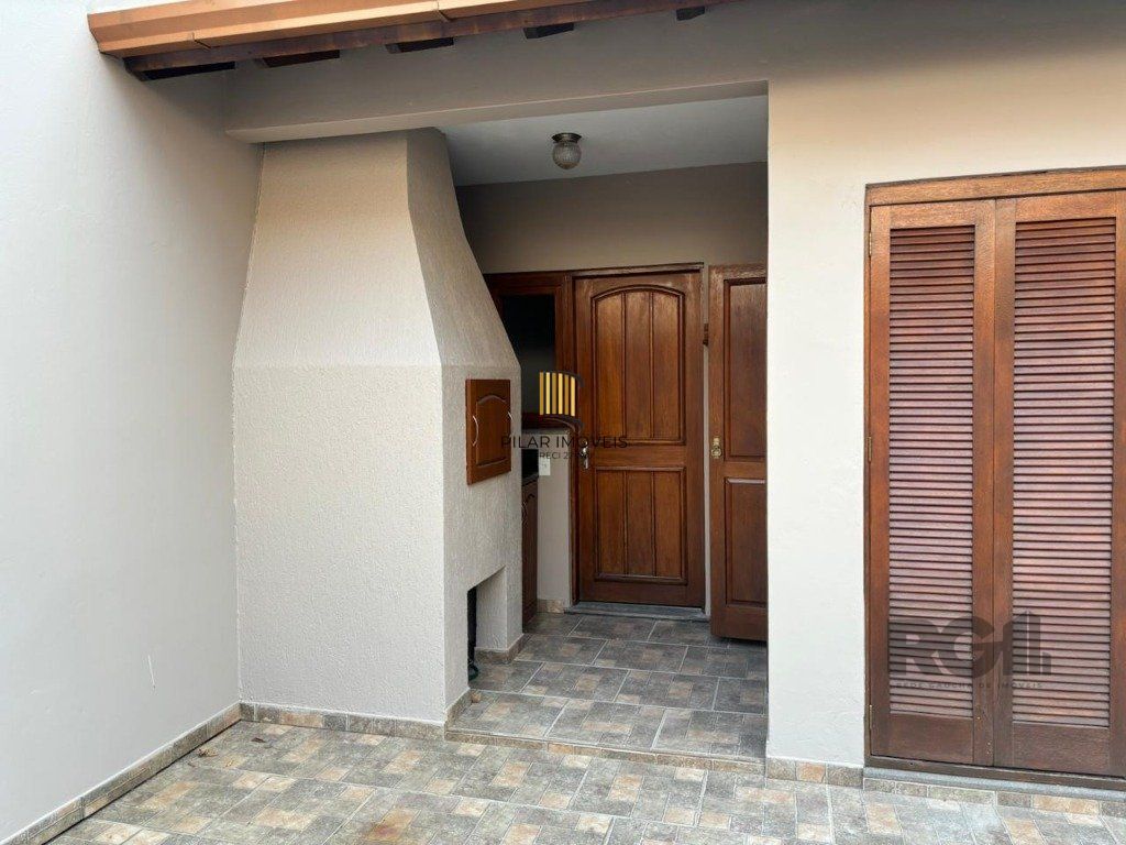 Casa Condominio no bairro Guarujá de 3 dormitórios 1 vaga DESOCUPADA