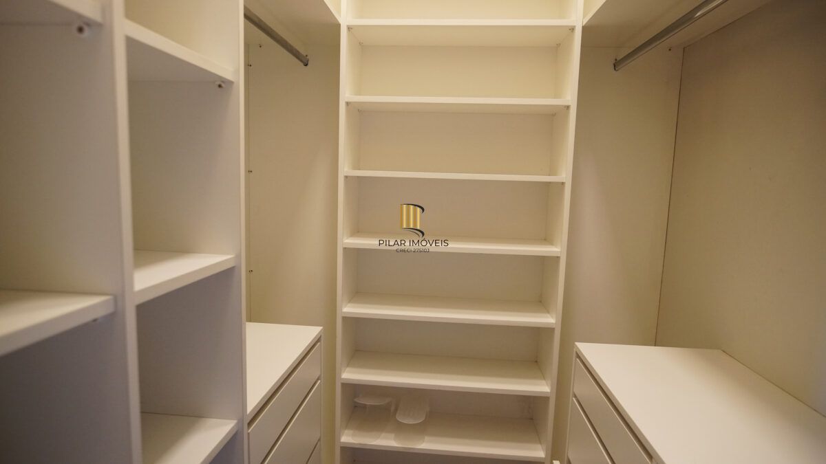 Cobertura no bairro Lago Negro em Gramado de 3 dormitórios e vaga