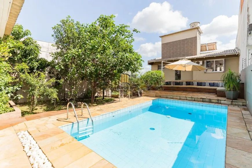 Casa 4 dormitórios no bairro Chácara das Pedras
