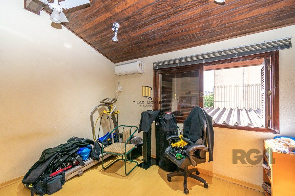 Sobrado de 4 dormitórios no Moinhos de Vento