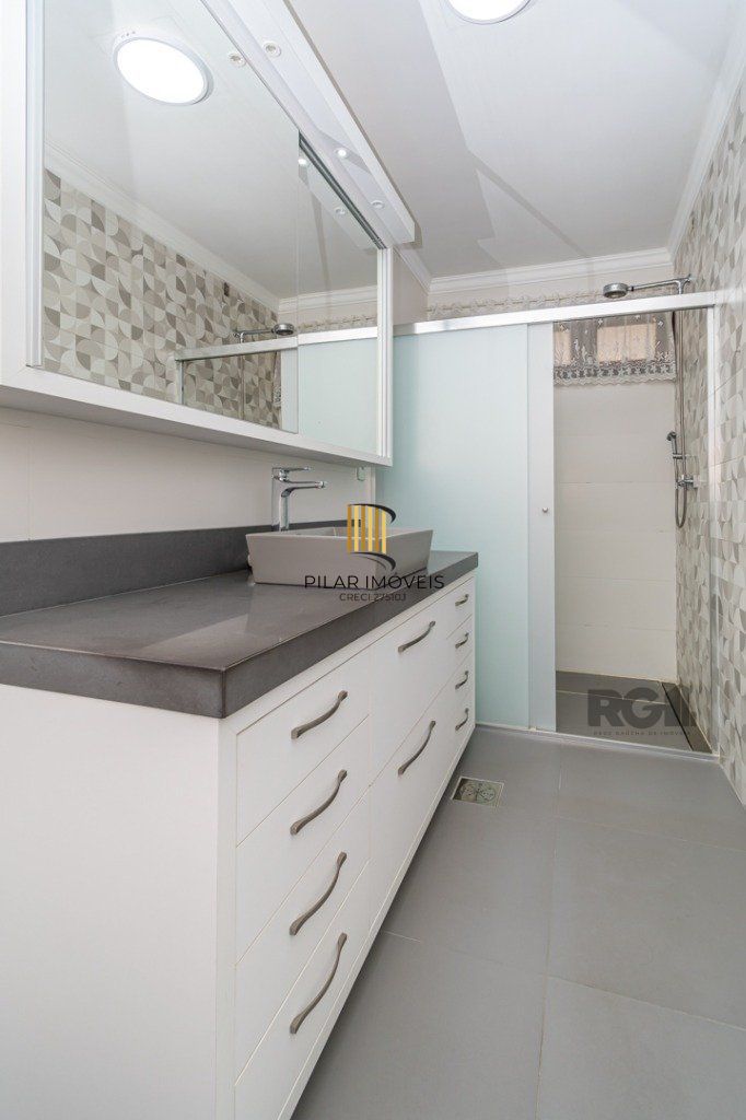 Sobrado no Moinhos de Vento de 4 dormitórios e 4 vagas