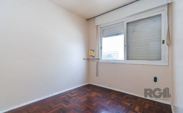 Apartamento de 2 dormitórios dependência e vaga