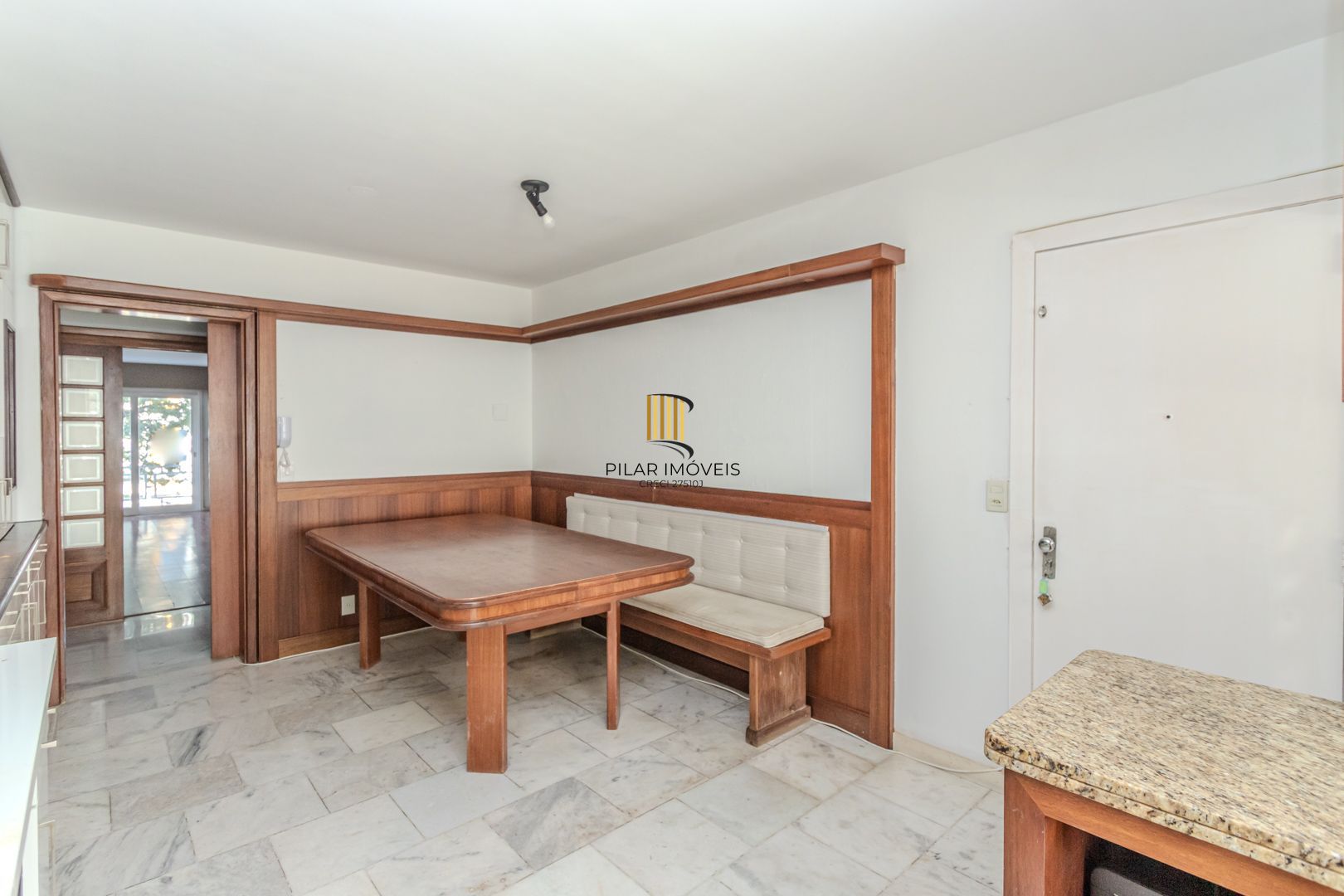 Apartamento no Moinhos de Vento de 3 dormitórios vaga e infra DESOCUPADO