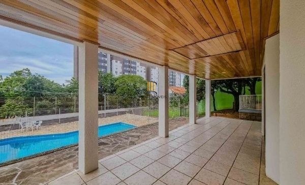 Casa em condomínio no bairro Santo Antômnio de 4 dormitórios e 2 vagas