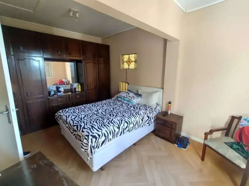 Casa 5 dormitórios no bairro Partenon