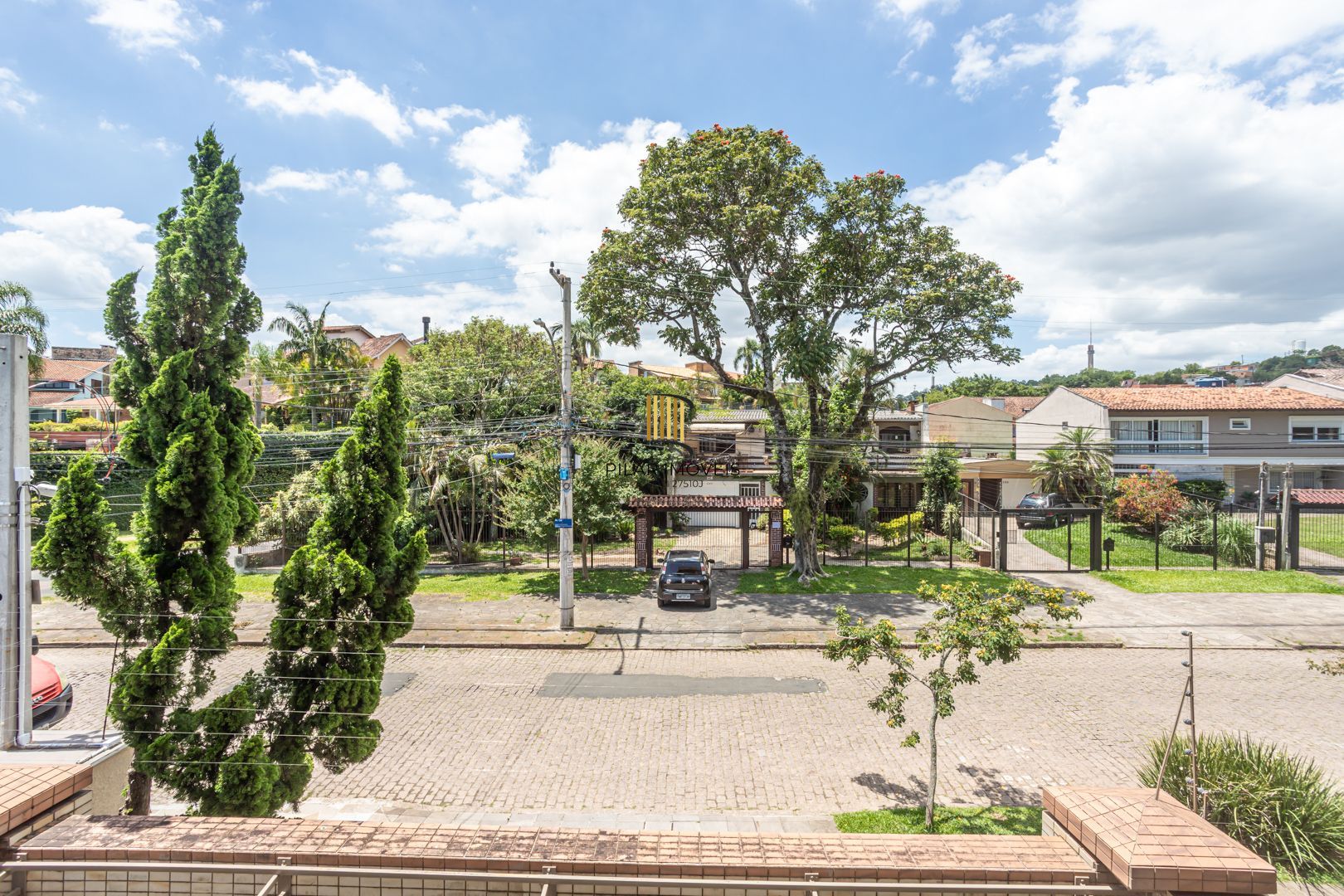 COBERTURA MOBILIADA COM VISTA PARA O GUAÍBA