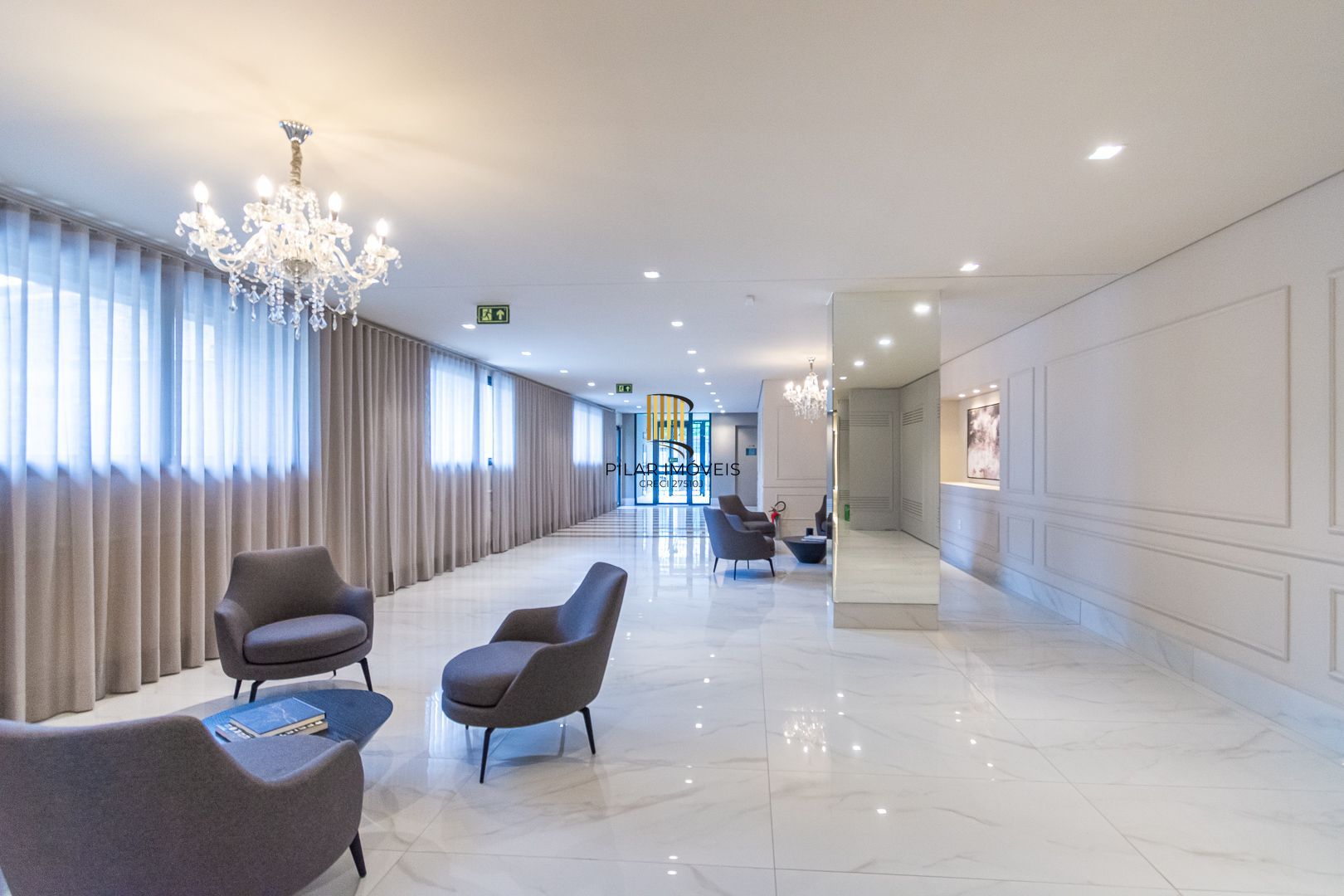 Apartamento 02 dormit com suíte e 01 vaga, no bairro Azenha, em Porto Alegre.