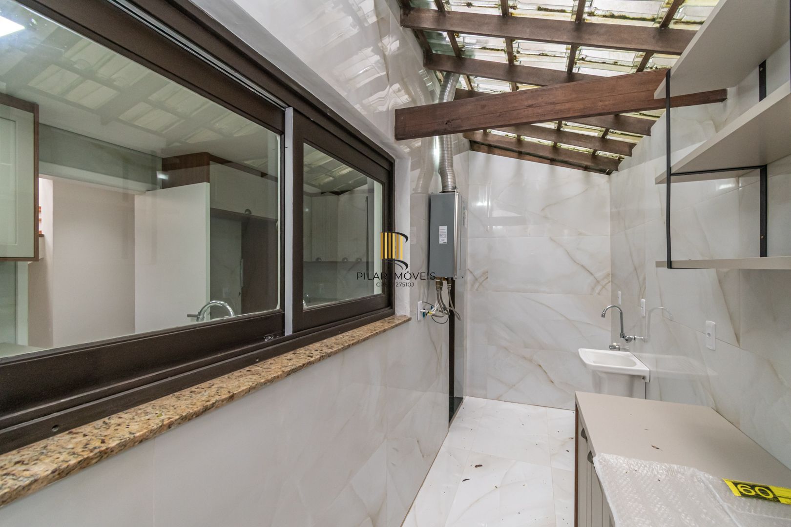 Casa sobrado no bairro Cristal de 3 dormitórios e 3 vagas