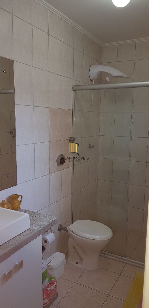 Apartamento no Petrópolis de 2 dormitórios e dependência