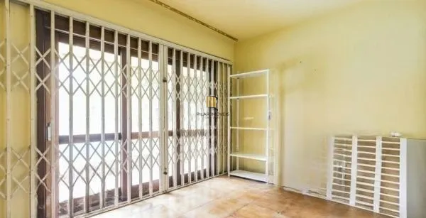 Casa sobrado no bairro Auxiliadora de 5 dormitórios e 4 vagas