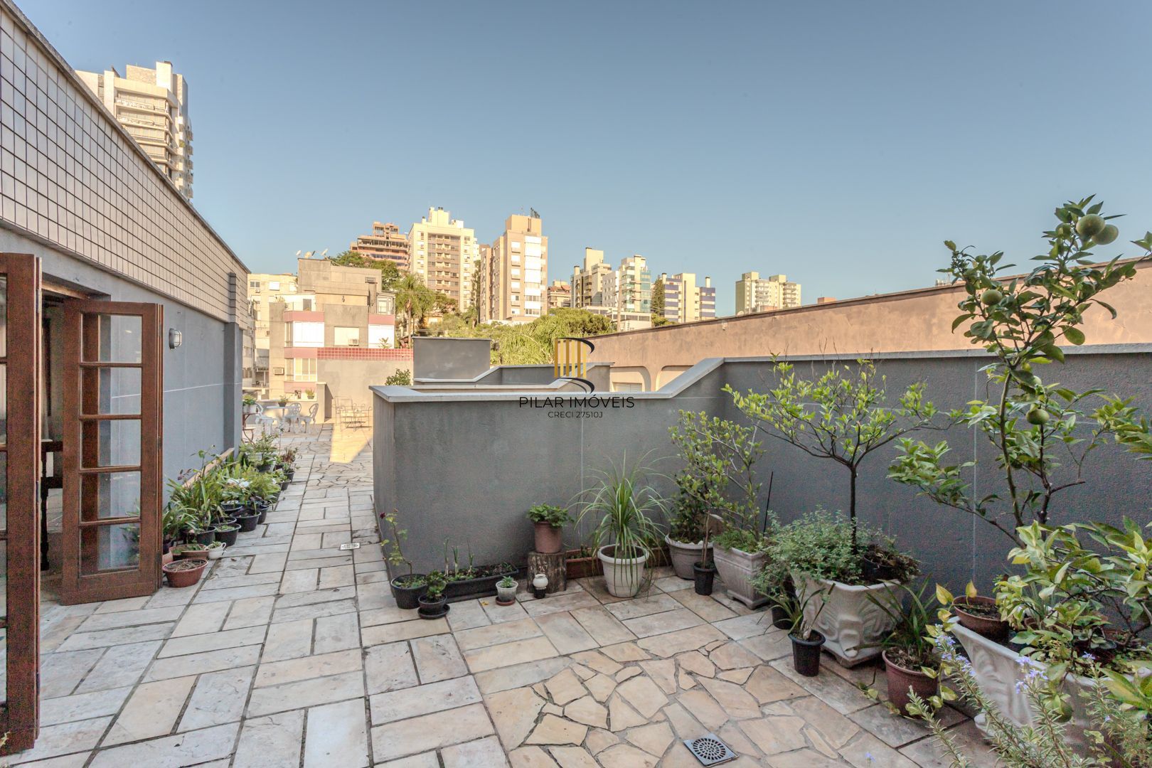 Cobertura duplex no bairro Petrópolis de 3 dormitórios vaga e terraço