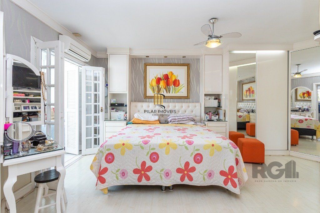 casa sobrado no Alto Petrópolis de 5 dormitórios e 3 vagas