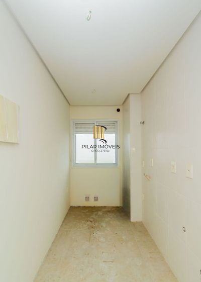 Apartamento semi novo na Medianeira de 2 dormitórios e 2 vagas