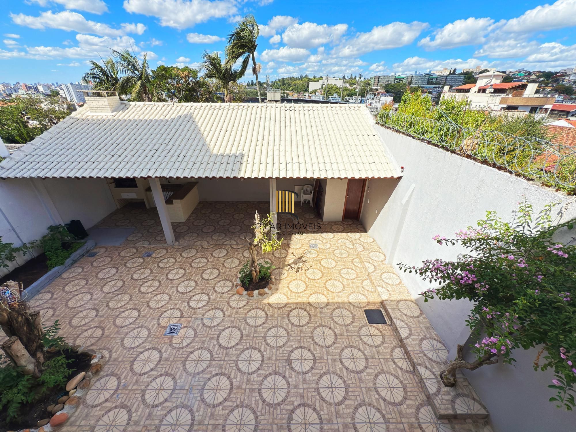 Casa 3 dormitórios no bairro Medianeira