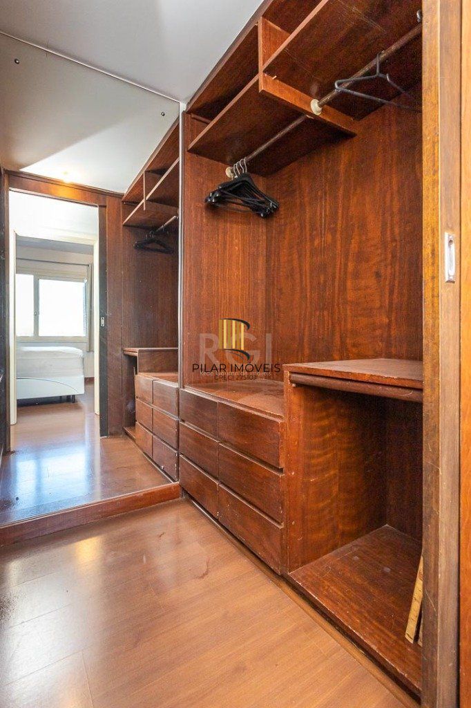 Apartamento no bairro Higienópolis com 190m² de 3 dormitórios e 2 vagas