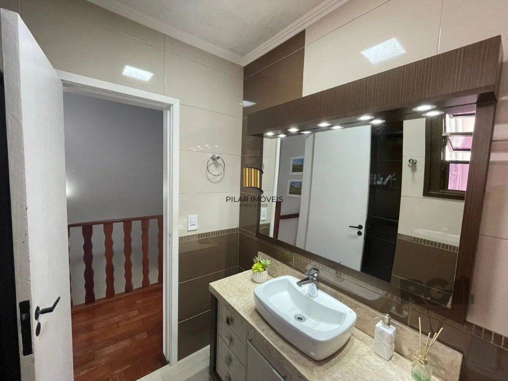 Sobrado 2 dormitórios no bairro Morro Santana