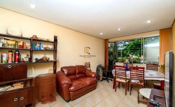 Apartamento no bairro Tristeza de 2 dormitórios e dependência