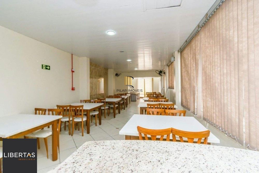 Apartamento no bairro Cristal de 2 dormitórios e vaga DESOCUPADO