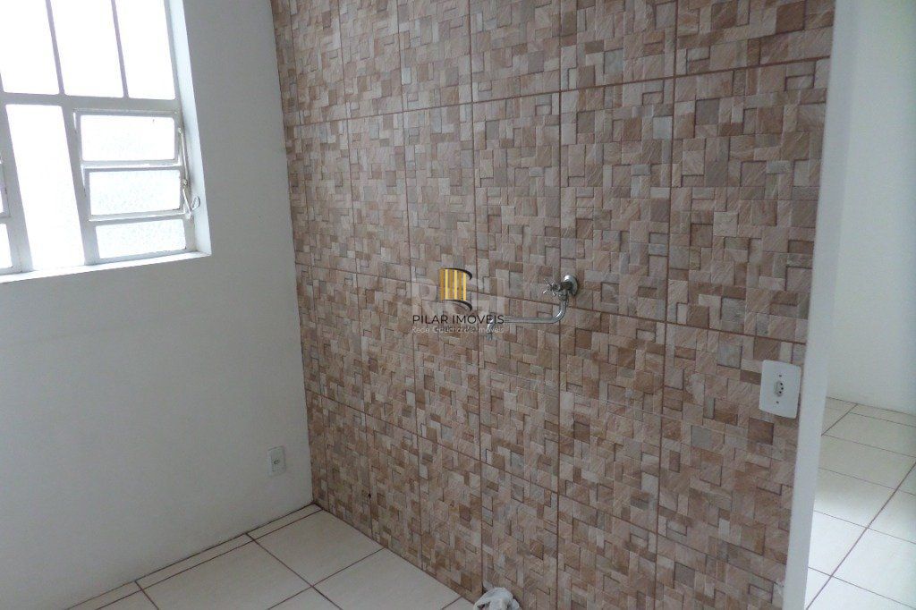 Apartamento no bairro santa Cecília de 2 dormitórios desocupado