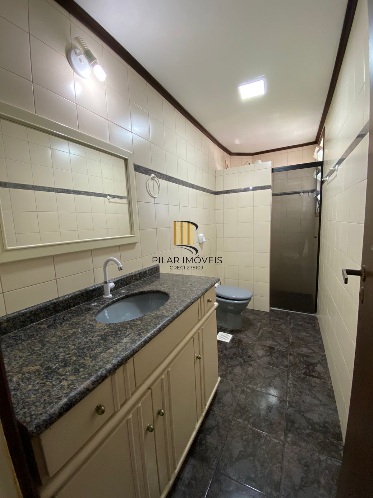 Apartamento no Centro de Tramandaí de 2 dormitórios e vaga